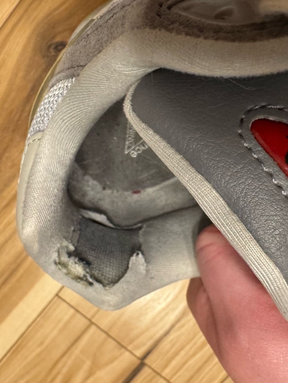 New Balance 9060 Sneakers - Picture 4 of 9